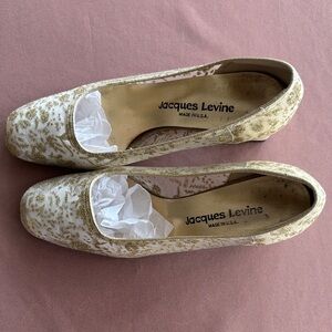 Jacques Levine elegant gold shoes.  Two inch Block heels.